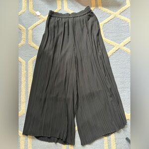 Uniqlo Black Pleated wide leg pants